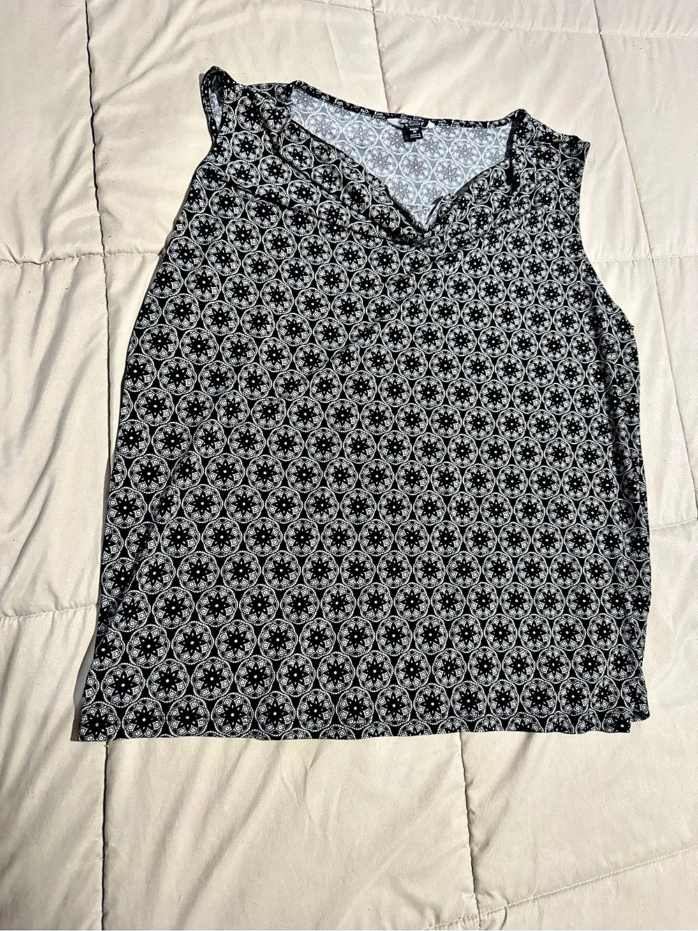 George Black & White Geometric Tank Top Size 20 Like New